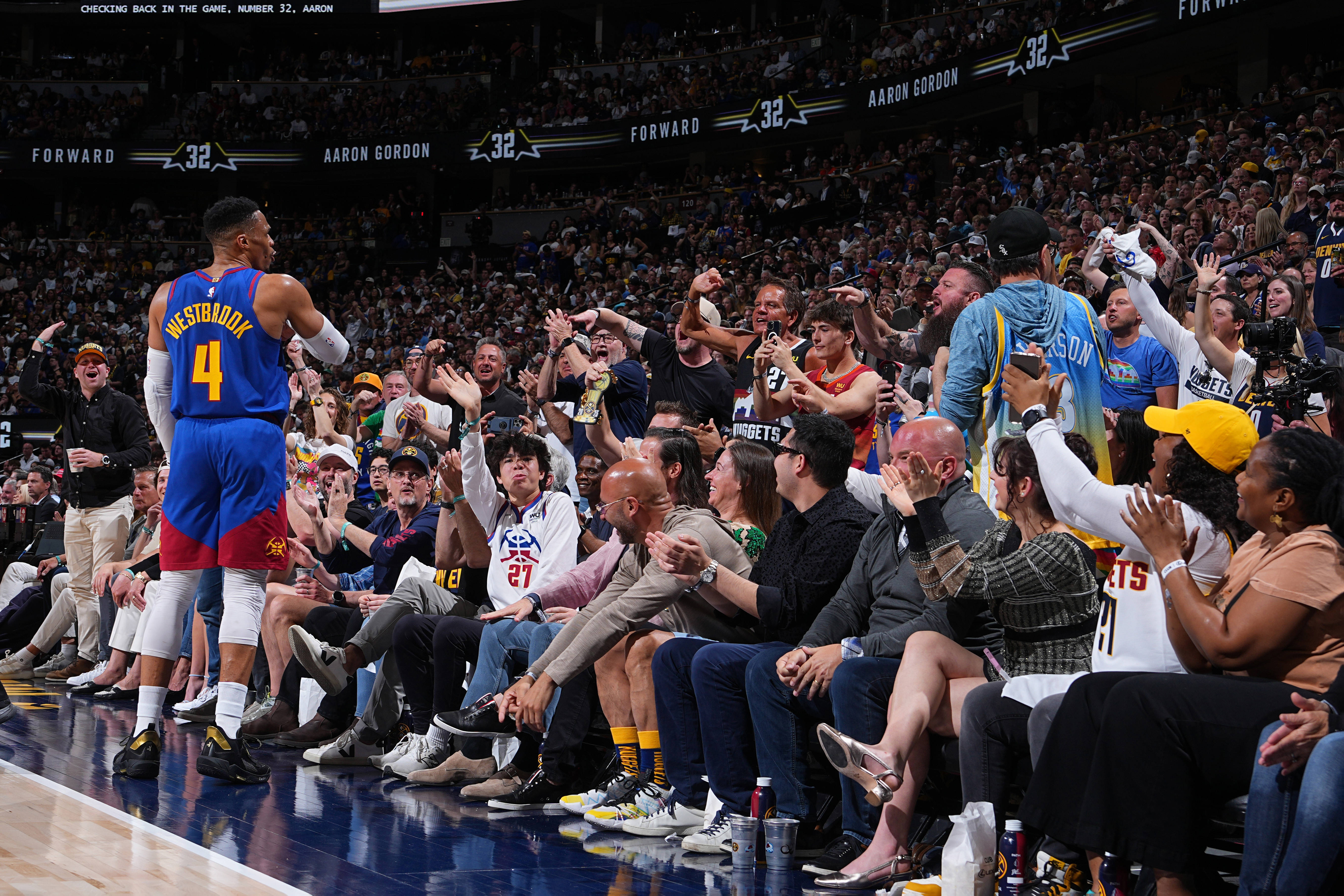 包含哈登焦点对战，Scout与70激战塞尔维亚队分钟，领先优势明显胜负难料！的词条体育娱乐